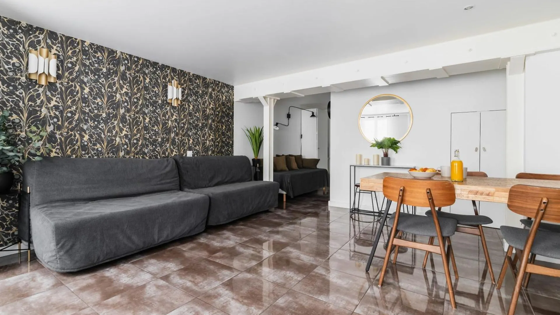 2 Pieces Belleville Refait Neuf 6 Pers - Paris 19 0*,  Francie